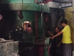 Pabrik Limbah Terbakar di Kota Makassar