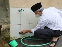 Sindir Foto Ganjar yang Sedang Bersihkan Tempat Wudhu, dr Tifa Dirujak Netizen