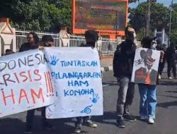 Mahasiswa di Makassar Tutup Jalan, Sorot Aparat Polisi yang Represif Terhadap Warga Rempang