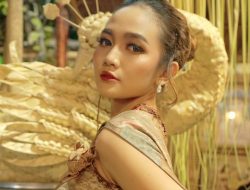 Penampilan Puteri Kesenian Jateng 2023 Olivia Nuzan Curi Perhatian di Festival Payung Indonesia