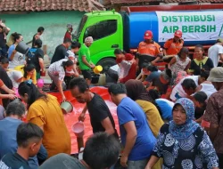 Bantu Penuhi Kebutuhan Warga akibat Kekeringan, Baznas Distribusikan Seratusan Tangki Air Bersih