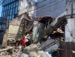 Roboh Akibat Proyek Saluran Air, Kontraktor Janji Siap Tanggung Jawab