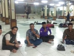 Antar AMIN Daftar ke KPU, Relawan Nginap di Masjid-masjid Dekar KPU RI