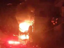 Kerusuhan di Lokasi Kebakaran Makassar, Mobil Damkar Dilempari Batu oleh Warga