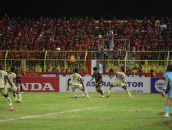 Brace Adilson Silva dan Gol Perdana Ricky Pratama Bawa PSM Makassar Menang Telak 3-0 atas Arema FC