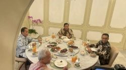 Presiden Joko Widodo makan siang bersama tiga bakal capres, yakni Anies Baswedan, Ganjar Pranowo, dan Prabowo Subianto di ruang makan Istana Kepresidenan, Jakarta, Senin (30/10/2023). (ANTARA/HO-Setpres)