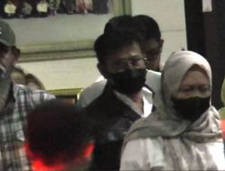 Ditetapkan Tersangka oleh KPK, SYL Tinggalkan Kediaman Ibunya di Makassar Tanpa Sepatah Kata