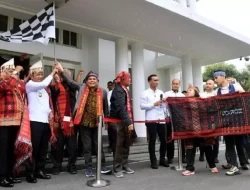 Sumut Bentangkan 1.000 Meter Kain Ulos di Tugu Monas, Pj Gubernur Sumut Hassanuddin sebagai Dorongan Pemerintah Pusat