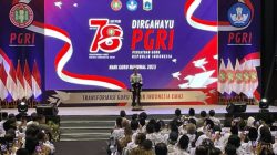 Presiden Joko Widodo menyampaikan sambutan dalam acara Peringatan HUT ke-78 Persatuan Guru Republik Indonesia (PGRI) dan Hari Guru Nasional (HGN) Tahun 2023 di Jakarta, Sabtu (25/11/2023). (ANTARA/Yashinta Difa)