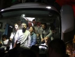 Sandera Israel yang Dibebaskan Tulis Surat dan Puji Brigade Al-Qassam Hamas