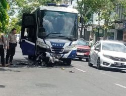 Polres Tulungagung Tangani Kecelakaan yang Libatkan Bus SIM Keliling