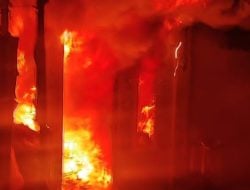 Kebakaran di Bontoala Makassar, Petugas Damkar Kesulitan Karena Lorong Kecil
