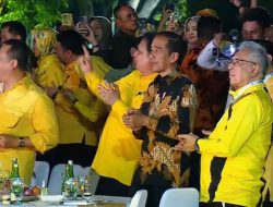 Momen Presiden Jokowi Menyanyi Lagu Dewa 19 ‘Separuh Nafas’ di HUT Golkar
