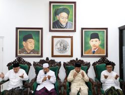 Prabowo Ziarah ke Makam Gus Dur di Jombang, Ingat Ramalan Ayah Yenny Wahid?