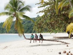 Kramat Beach, Spot Menikmati Sunset Terbaik di Taliabu