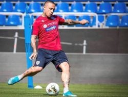 Berawal dari Foto Siluet, Radja Nainggolan Dipastikan Melanjut Kariernya di Liga 1 Indonesia