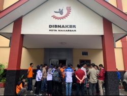 UMK Makassar Ditetapkan Hari Ini, Buruh dan Mahasiswa Geruduk Kantor Disnaker Tuntut Kenaikan 15 Persen