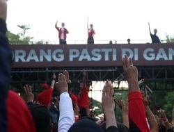 Berlomba-lomba Pamer Massa di Jalan Sehat, Capres Curi Star Kampanye