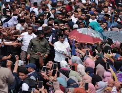 Anies Saweu Rakyat Aceh di Lapangan Bumi Gas, Tiga Partai Lokal Ikut Deklarasikan Dukungan untuk AMIN di Pilpres 2024