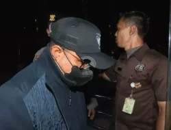 Terjaring OTT KPK, Ini Penampakan Pj Bupati Sorong Yan Piet Mosso saat Tiba Gedung Antirasuah