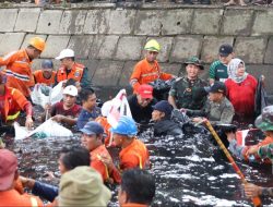 Masuk Musim Hujan, Danny Pomanto Turun Langsung ke Kanal Pimpin Pembersihan Sampah