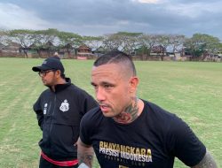 Alami Cedera Betis Saat Jalani Latihan Perdana Bersama Bhayangkara, Radja Nainggolan Dipastikan Batal Debut di Pare-pare