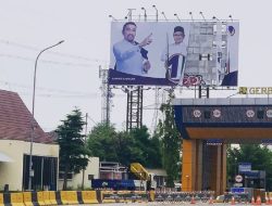 Baliho Miliknya yang Bergambar AMIN Dirobek, Ahmad Sahroni: Ngeri Yah Permainan
