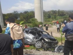 Kecelakaan Kereta dengan Mobil di Bandung Barat, Dua tewas dan Empat Lainnya Luka Berat