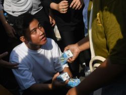 Bawaslu Jakarta Pusat Sebut Bagi-bagi Susu Gibran di CFD Jakarta sebagai Pelanggaran Hukum
