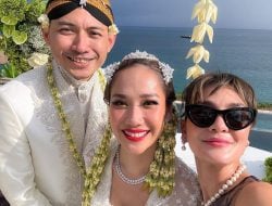Luna Maya Dapat Lemparan Buket di Nikahan BCL, Pertanda Baik
