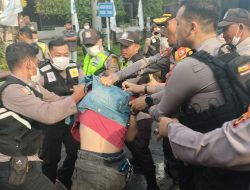 Nekat Terobos Kantor PLN Sulselrabar, 1 Mahasiswa Diamankan Polisi