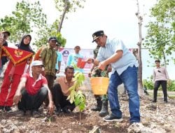 Pj Gubernur Bahtiar Tanam Sukun di Amali Bone