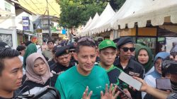 Sandiaga Uno didampingi RTQ di Ujung Tanah Makassar, 2 Desember 2023 (Foto: Selfi/Fajar)