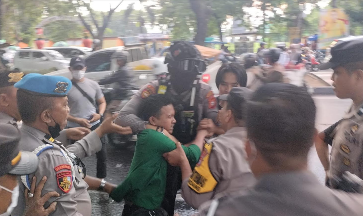 Jenderal Lapangan Ahmad Qusyairi saat diamankan pihak Kepolisian (foto: Muhsin/fajar)