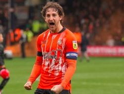 Kapten Luton Town Terkena Serangan Jantung di Lapangan, Sudah 2 Kali dalam Setahun
