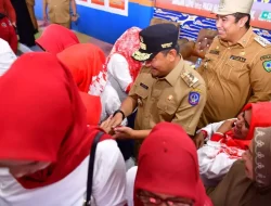 Pj Gubernur Bahtiar Pengobatan Gratis dan Donor Darah di Puskesmas Bantimurung, Terkumpul 30 Kantong Darah