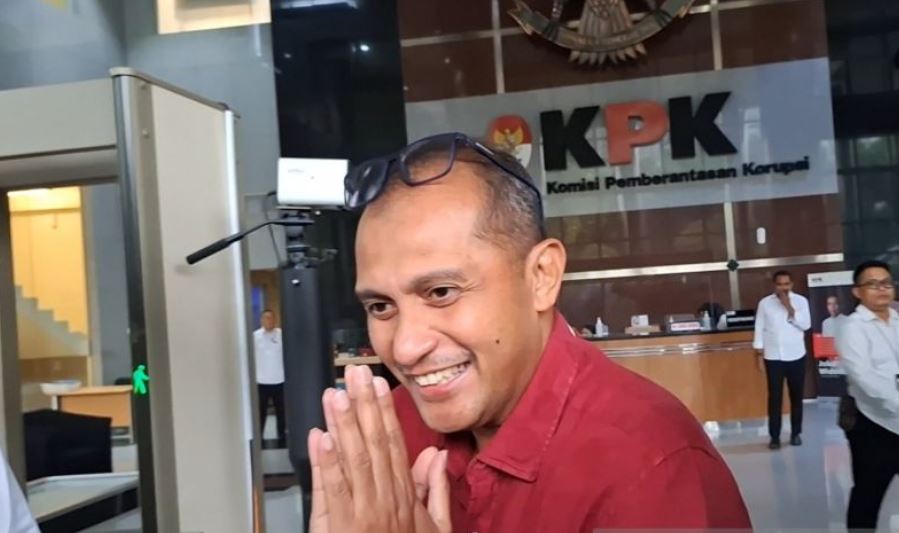 Arsip - Wamenkumham Eddy Hiariej meninggalkan Gedung Merah Putih KPK, usai menjalani pemeriksaan oleh penyidik KPK sebagai saksi kasus dugaan korupsi Kemenkumham, Senin (4/12/2023). ANTARA/Fianda Sjofjan Rassat