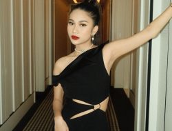 Sama-sama Istri Punggawa Timnas, Gaya Berbusana Azizah Salsha dan Adiba Khanza Dibanding-bandingkan