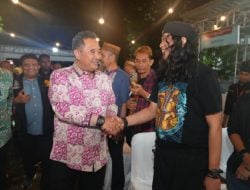 Pj Gubernur Sulsel Serahkan Penghargaan ke Komunitas Bilah Pusaka