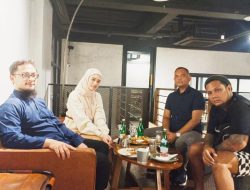 Inara Rusli Tiba-tiba Unggah Foto Bareng Virgoun dan Minta Doa
