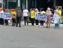 Bagikan Video Spanduk Gibran Bertebaran Saat Rombongan Jokowi Lewat, Loyalis Ganjar Curigai Hal Ini