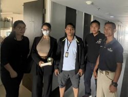 Tiba di Polda Metro Jaya, Siskaeee Melempar Senyum Kecil
