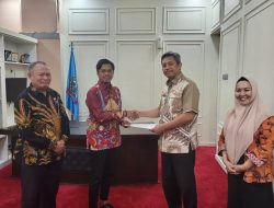Serahkan SK Pj Sekda Makassar ke Firman Pagarra, Arsjad Yakin Danny Pomanto Tak Salah Pilih
