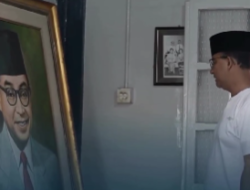 Waduh! Anies Kedapatan Curhat di Depan Lukisan Bung Hatta