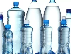 Alasan Para Toko Kelontong Senang Jual Air Mineral Kemasan di Warungnya