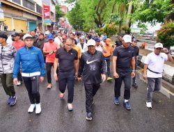 Cooling Down Jelang Pemilu 2024, Pj Gubernur Bahtiar Inisiasi Jalan Sehat dan Bakti Sosial di Pantai Losari