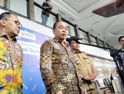 Budi Arie Setiadi Sebut Berita Jokowi Bagi-bagi Bansos di Istana Adalah Hoaks