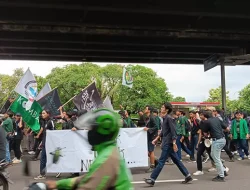 Tuntut Turunkan Harga Sembako, Civitas Academika Universitas Negeri Jakarta Gelar Unjuk Rasa