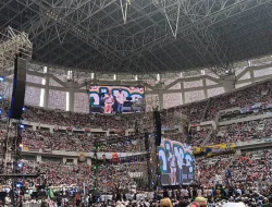 Spanduk “Pemimpin itu Ðinanti Bukan Dinasti” di Antara Lautan Massa Kampanye AMIN