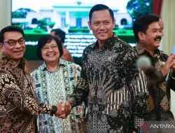 AHY dan Moeldoko Salaman Saat Ketemu di Istana, Jhon Sitorus Beri Sindiran Menohok
